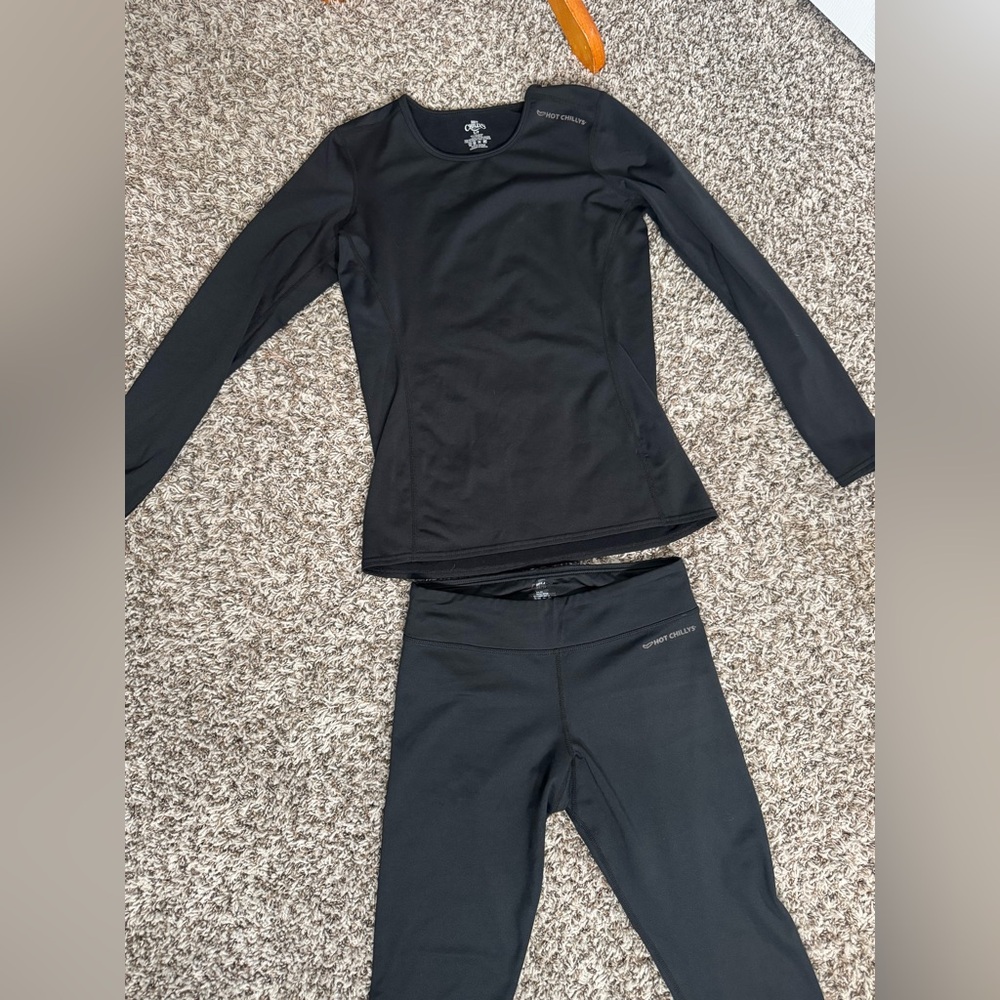 Hot Chillys Cold Weather Layers Top in Small & Bottoms in XS
Ski layers